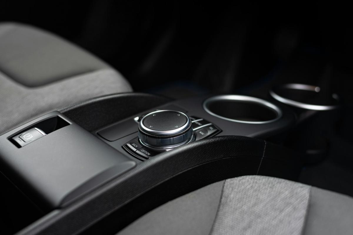 clean-car-interior-24214105409.jpg